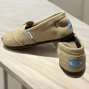 TOMS Classic Natural Burlap Slip On Shoes, Size 6